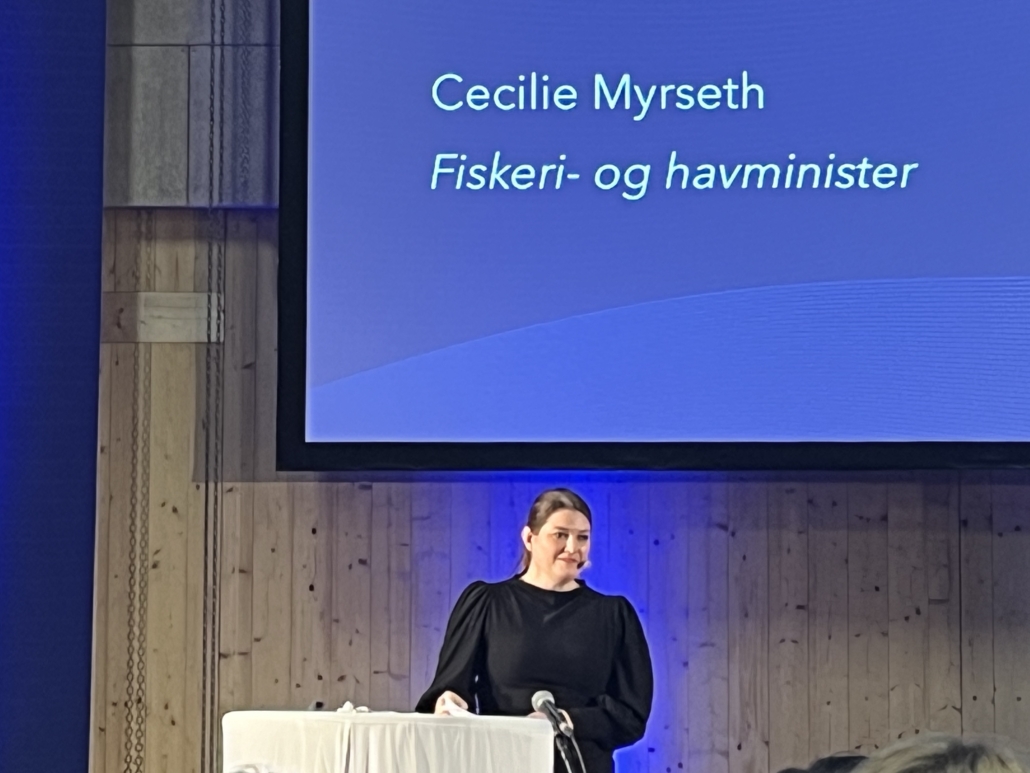 Foto av fiskeri- og havminister Cecilie Myrseth på Flytekonferansen.